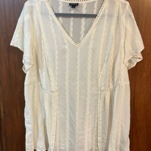 Torrid Cream Flutter Sleeve Blouse with Relaxed Fit size 2